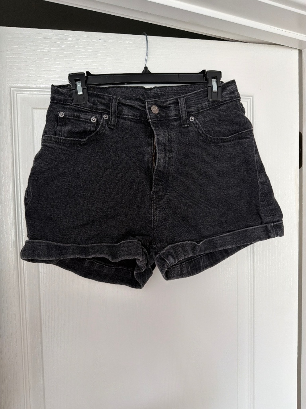 Levi’s Black Denim Shorts | High Rise | Classic Cuffed | Size 29